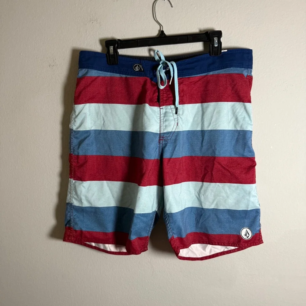 Volcom Mens Striped Board Shorts Red Blue White Swim Trunks Size 36 A0811411‎